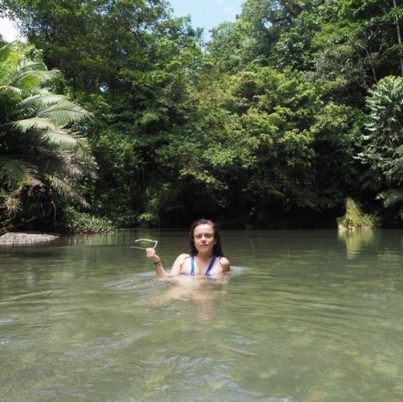 Meet your Posher, Laura - Picture 1 of 1